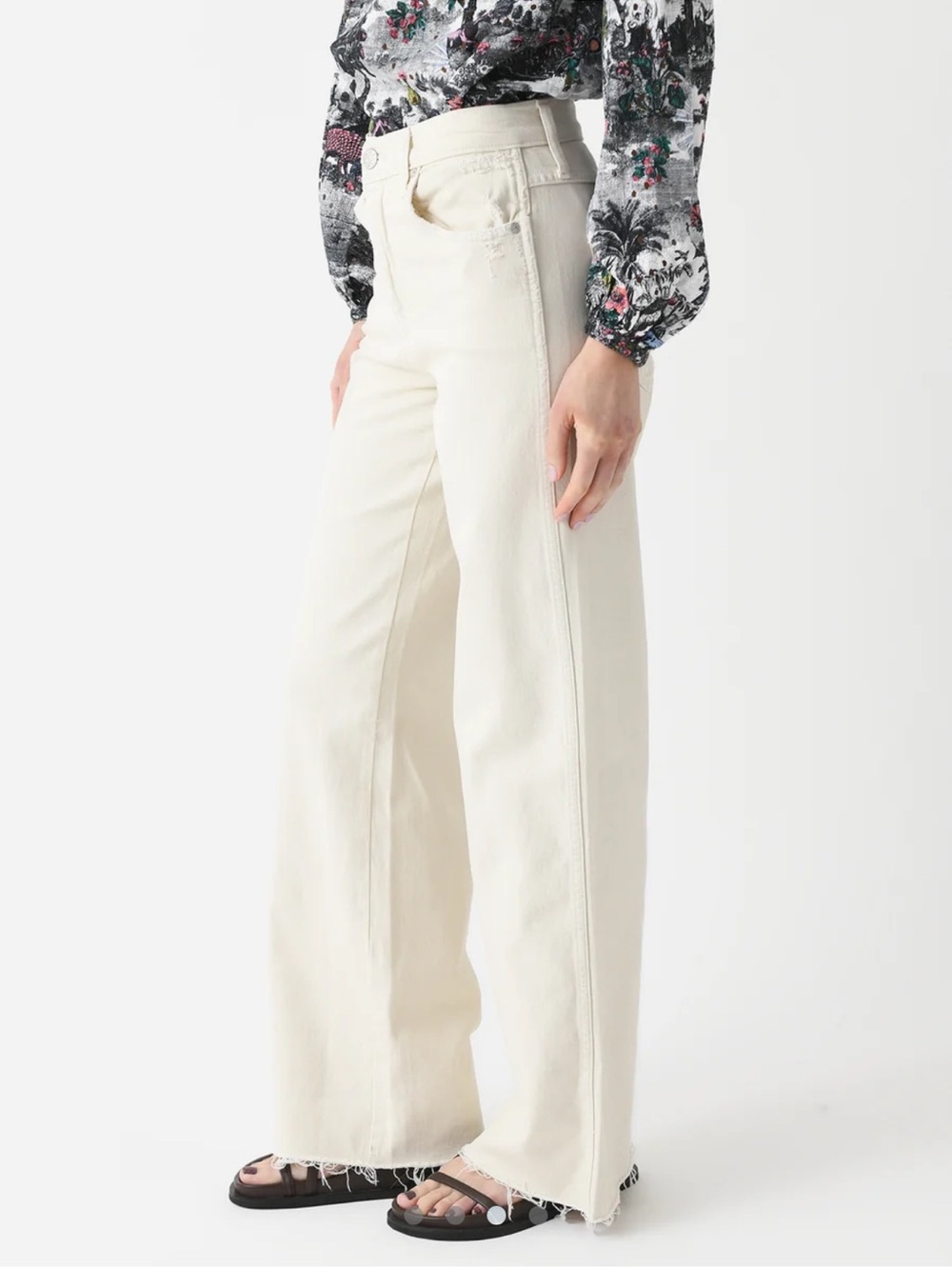 NWOT Amo women’s Frida Jean size 27